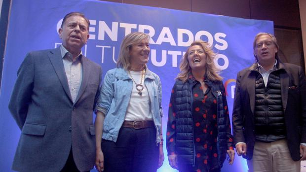 La candidata a la Presidencia de Asturias, Teresa Mallada, con los candidatos a alcaldes de Avilés, Esther Llamazares, de Oviedo, Alfredo Canteli y de Gijón, Alberto López-Asenjo
