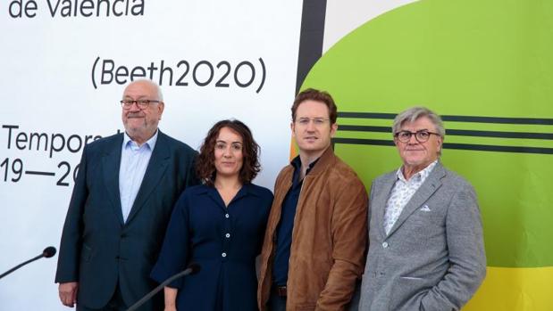 La presidenta del Palau en funciones, Gloria Tello, junto al director, Vicent Ros, el subdirector Manuel Muñoz y el director de la Orquesta de València, Ramón Tebar