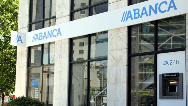Una oficina de la red de Abanca