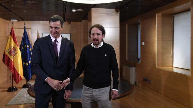Pedro Sánchez, ayer en el Congreso junto a Pablo Iglesias