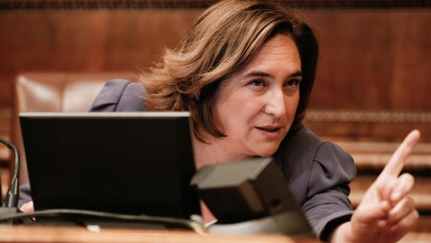 Ada Colau durante el último pleno del mandato