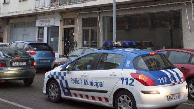 Un coche de policía municipal