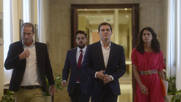 PP y Cs coinciden en sus exigencias pero no acuerdan una abstención conjunta