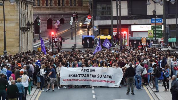 La joven violada durante tres días en un piso de Bilbao intenta suicidarse