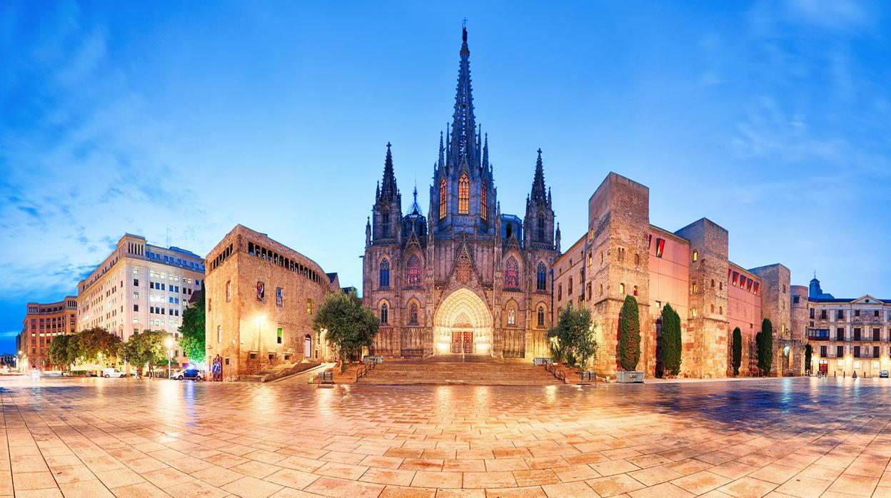 Quien Hizo La Catedral De Barcelona La Catedral de Barcelona revive la polémica historia de su fachada