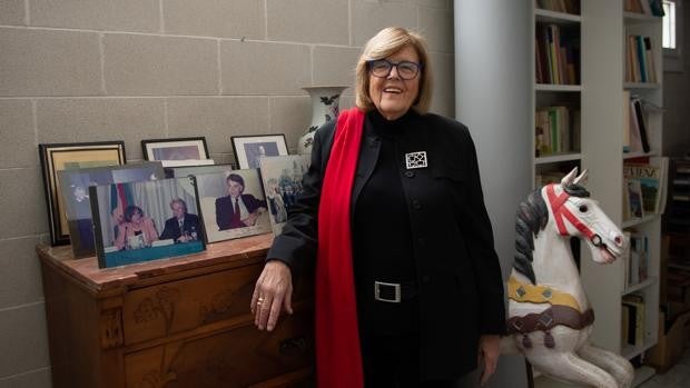 El golpe y la Transición contadas a través del tacto de una chaqueta