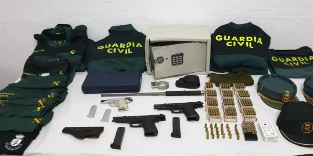 Asaltan el cuartel de la Guardia Civil de Villafranca y roban tres armas y uniformes oficiales