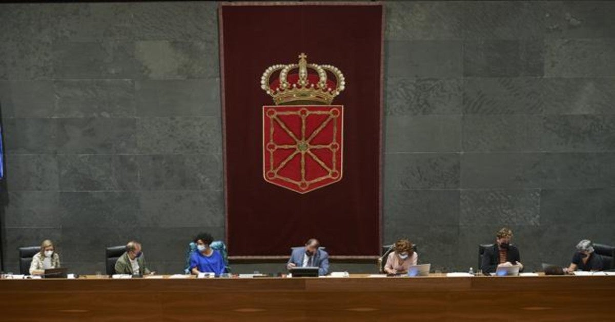 Sánchez recorta el Fuero Nuevo de Navarra a Chivite