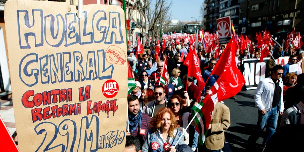 Sindicatos de convocar una huelga general a Rajoy a los 100 días, al mutismo absoluto Sindicatos de convocar una huelga general a Rajoy a los 100 días, al mutismo absoluto