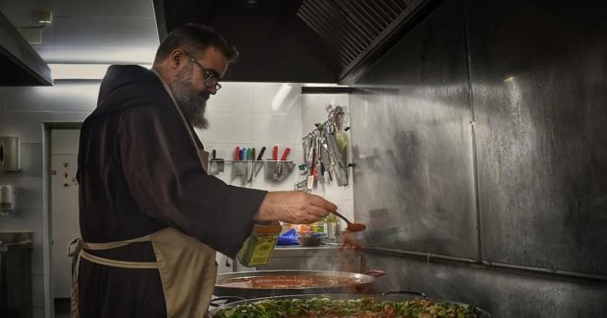 El fraile franciscano 'youtuber' que arrasa en internet con sus recetas de  cocina tradicional