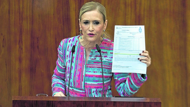 Cifuentes, en un Pleno extraordinario sobre las supuestas irregularidades del máster