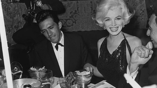 Marilyn Monroe junto al español José Bolaños, en 1962