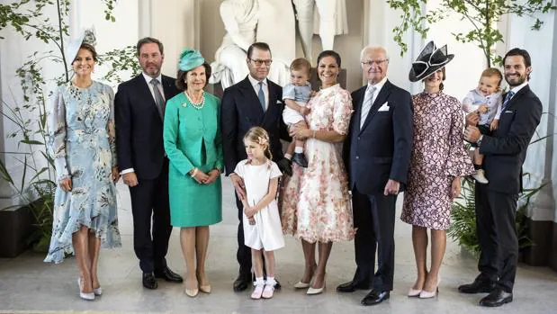 ~~~ orginal ~~~ postal ~~~ princesa Victoria con familia de Suecia 
