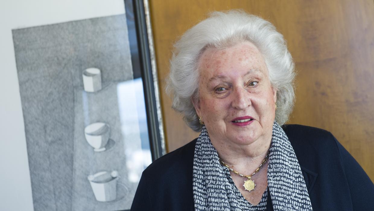 Doña Pilar de Borbón: «No escribo mis memorias porque tendría que ...