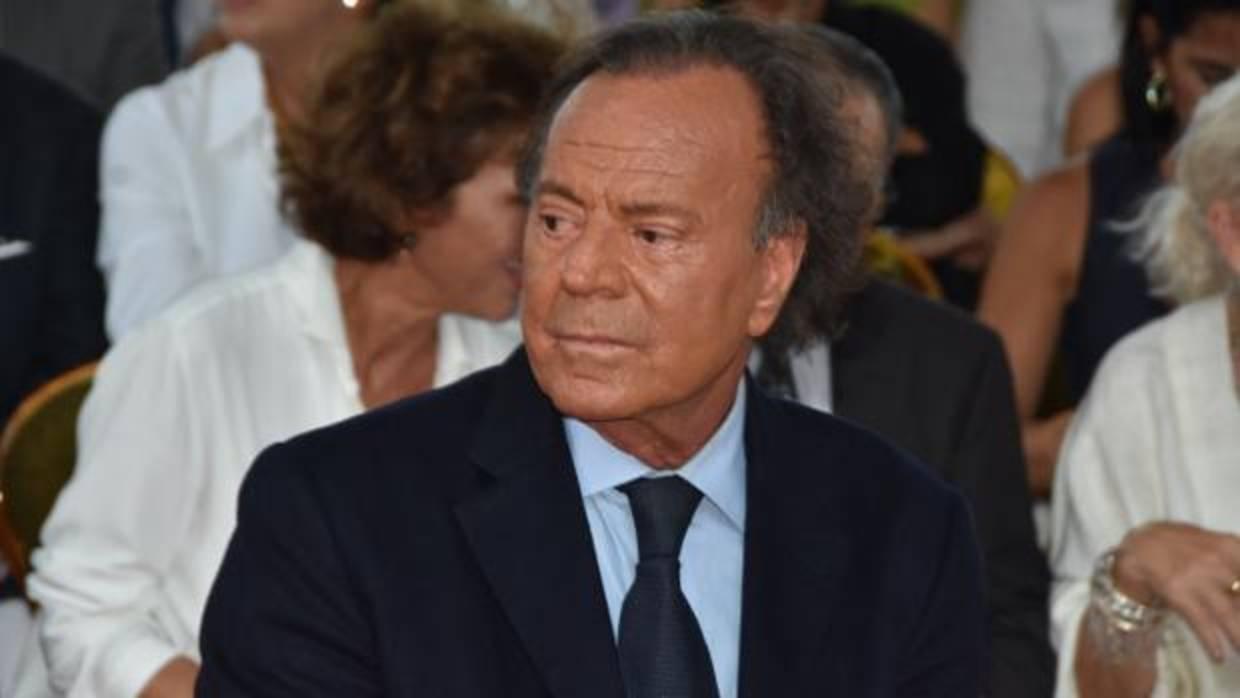Julio Iglesias liquida sus inversiones en Punta Cana y adquiere una  propiedad en Panamá