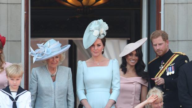 Camila Parker, Catalina de Cambridge, Megan de Suxxes y el Príncipe Harry