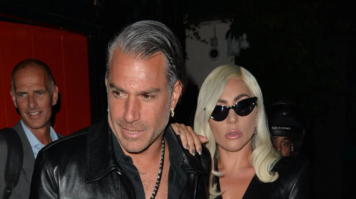 Lady Gaga anuncia que se casa con su representante Christian Carino