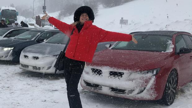 María de León, en Baqueira con el Peugeot 508 SW