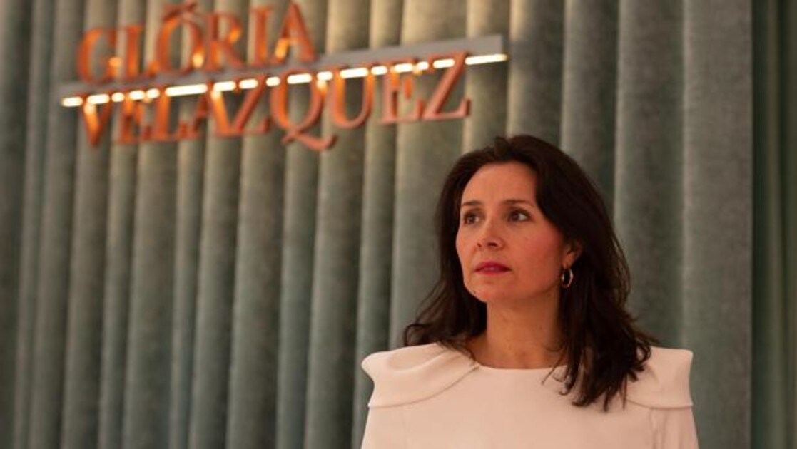 Gloria Velázquez: «El protocolo ya no condiciona tanto la de vestir en ceremonias»