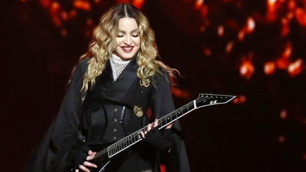 La cantante estadounidense Madonna durante un concierto de su tour «Rebel Hart»