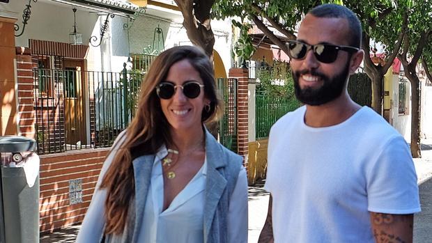 Anabel Pantoja y Omar Sánchez por las calles de Sevilla