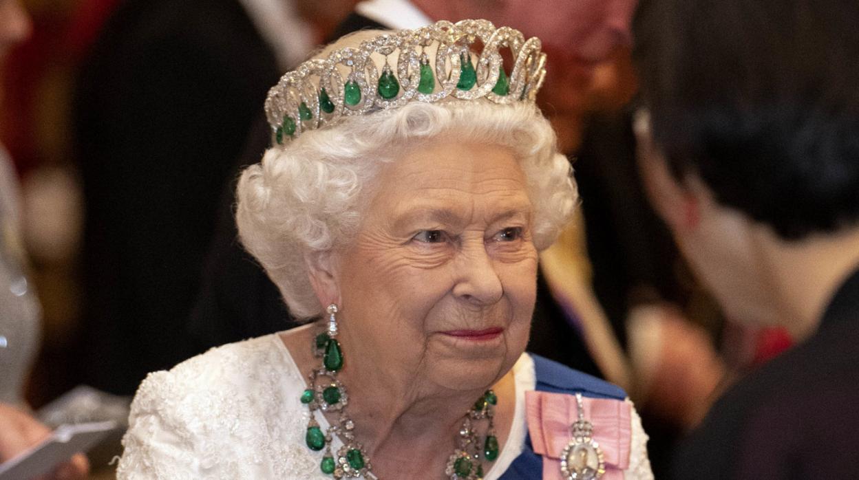 Las imágenes que desvelan el posible problema de salud de la Reina Isabel II