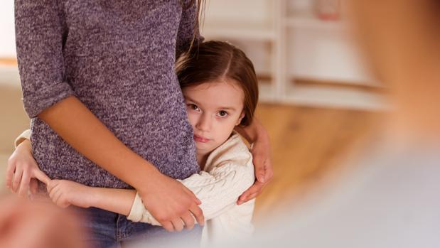 Resultado de imagen para mama defendiendo a su hija de un hombre