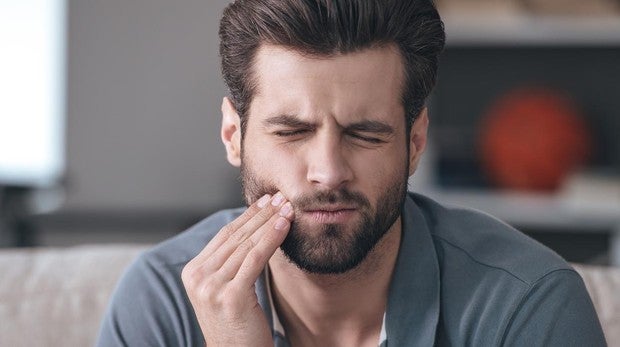 Lo ideal es comer alimetnos que ayudan a producir más saliva, la cual neutraliza los ácidos de las bacterias y protege contra las caries