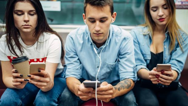 Antes de los 9 años, tu hijo te pedirá un móvil: ¿cómo fomentar una introducción segura a la tecnologÃa?