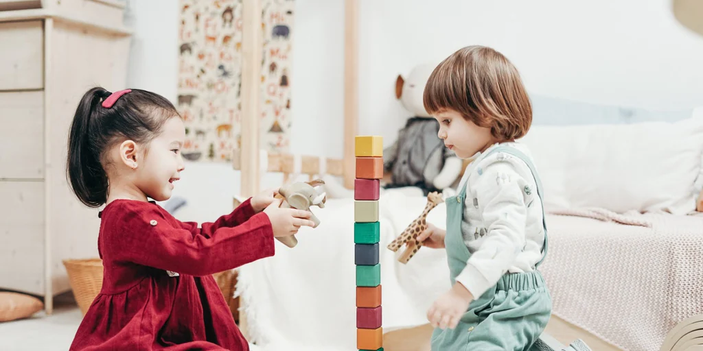 Analizamos los mejores juguetes de 6 a 12 meses para estimular el  desarrollo de los pequeños mientras se divierten