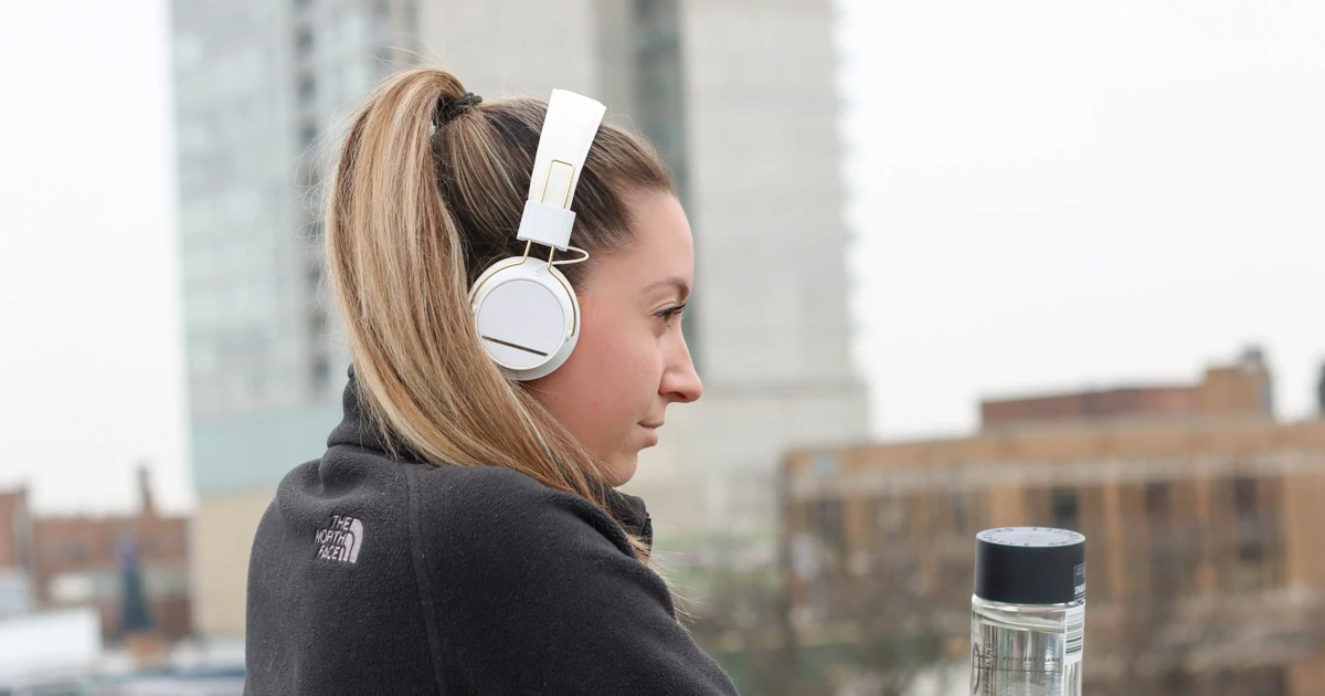 Descubre la experiencia de sonido completa con estos auriculares  inalámbricos de diadema
