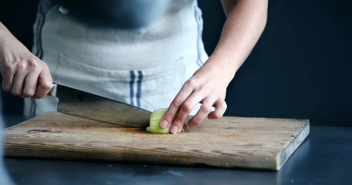 Una tabla de cortar de cocina no solo sirve para picar y preparar platos