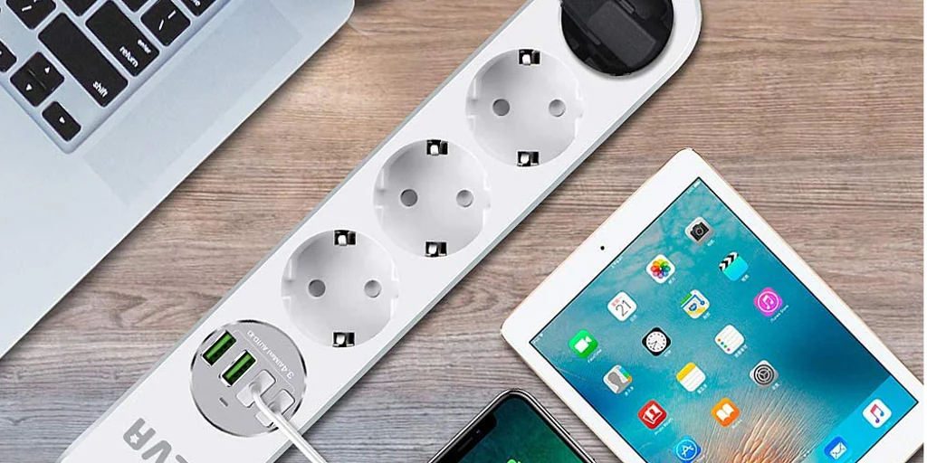 8 mejores regletas con enchufes USB para cargar tu móvil (2023)