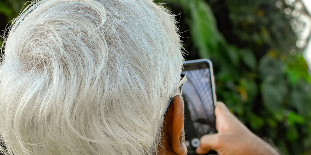 8 gadgets tecnológicos útiles para personas mayores
