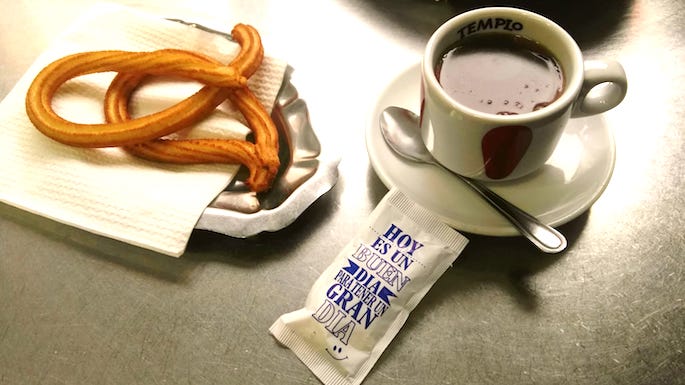 chocolate con churros en bar el caracol en malaga