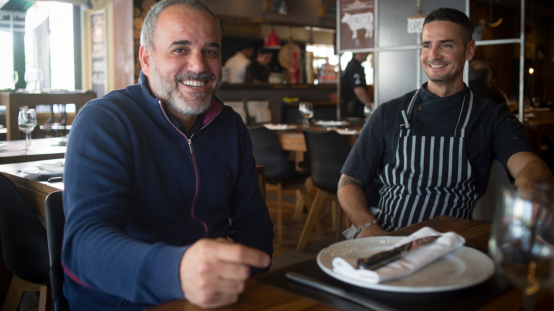 Álvaro Arbeloa, en primer término; Santiago Soldi, al fondo. Foto: Francis Silva.