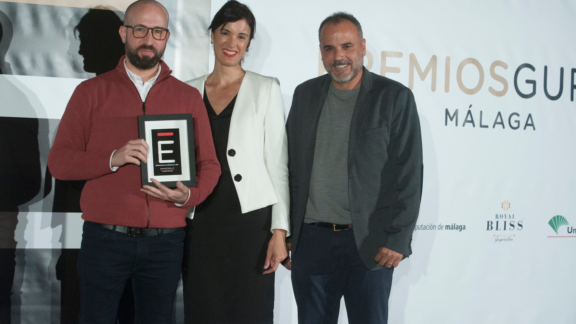 Antonio Jiménez (Ta-Kumi Málaga), Álvaro Arbeloa (Ta-Kumi) y Zoila Borrego (ABC Andalucía). Foto: Francis Silva.