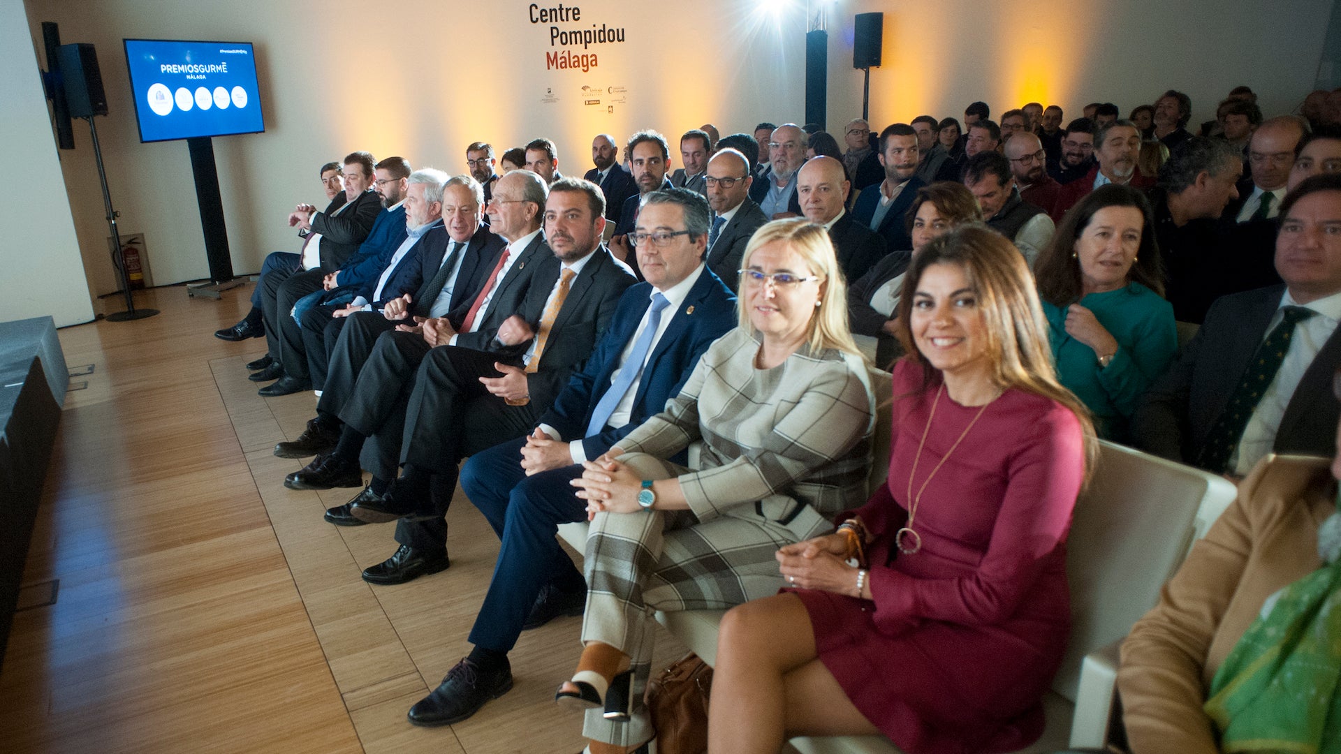 Nuria Rodríguez (Junta de Andalucía), Ana María Mula (alcaldesa de Fuengirola), Francisco Salado (presidente de la Diputación de Málaga), Fernando del Valle (ABC Andalucía), Francisco de la Torre (alcalde de Málaga), Álvaro Rodríguez Guitart (ABC Andalucía), Carlos Maribona (crítico ABC), Dani García y Carlos Mateos (editor de Gurmé Málaga). Foto: Francis Silva.
