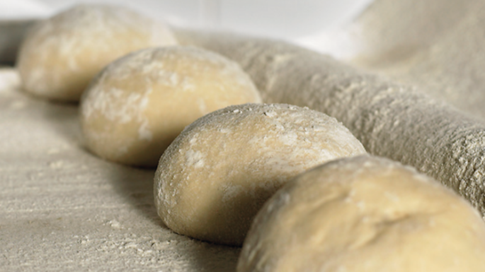 elaboracion del mollete de antequera