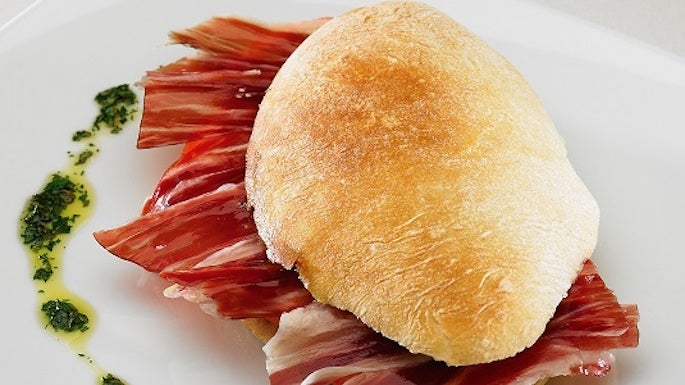 mollete de antequera con jamon iberico
