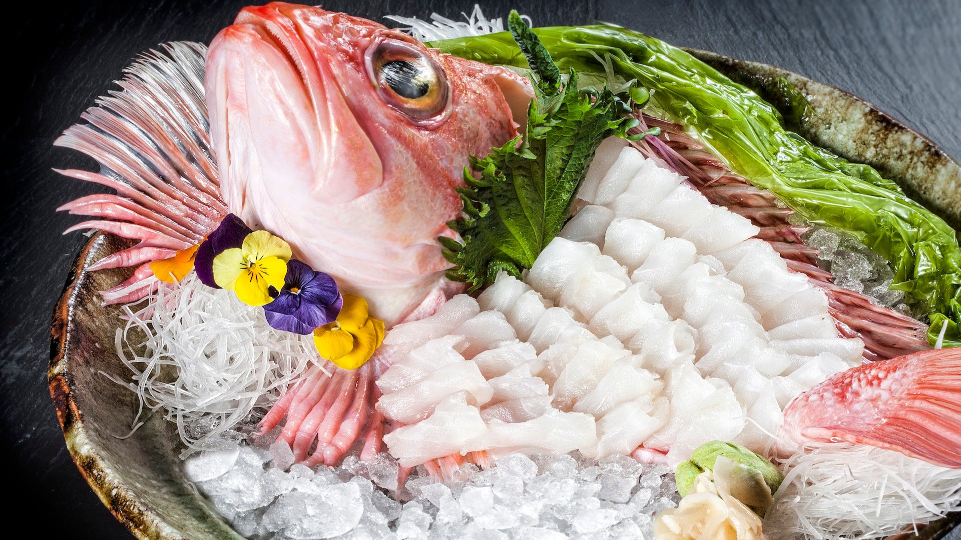 Pescado en espina en 99 Sushi Bar Marbella en Anantara Villa Padierna.