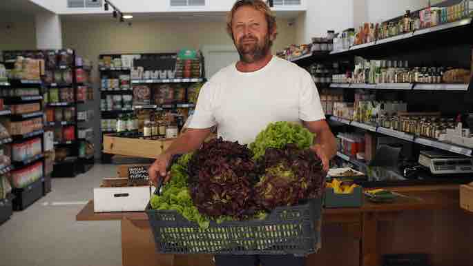Antonio Lozano es uno de los agricultores que surte de productos frescos a Green Village. 
