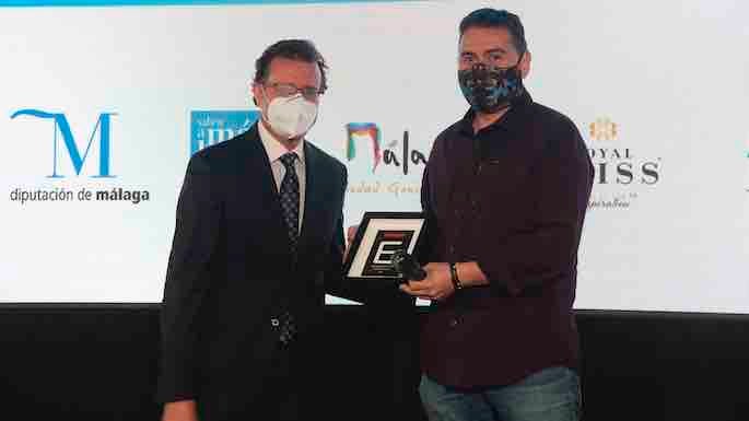 David Olivas, de BACK, recibe el galardón al 'Mejor restaurante de cocina creativa', premio del público (Foto F. Silva).