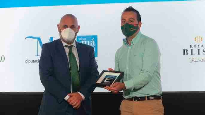 José María Duarte, de BAR QUINI, recibe el galardón al 'Guardianes del recetario malagueño', premio del jurado (Foto F. Silva).