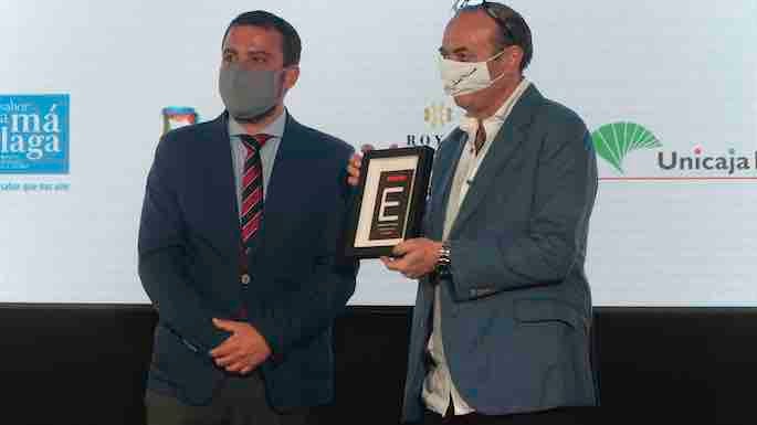 Andrea Tumbarello, de DON GIOVANNI, recibe el galardón en la categoría 'Mejor restaurante de cocina internacional', premio del público (Foto F. Silva).