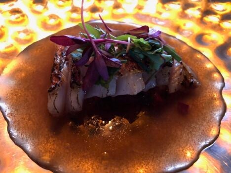 Sashimi de salmonete con jugo de tomate “sherry mary” (Blog Salsa de Chiles).