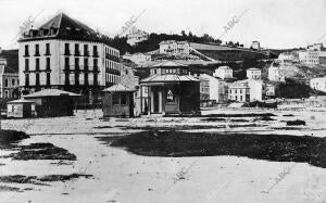 Playa de la Concha, con el Hotel de Londres