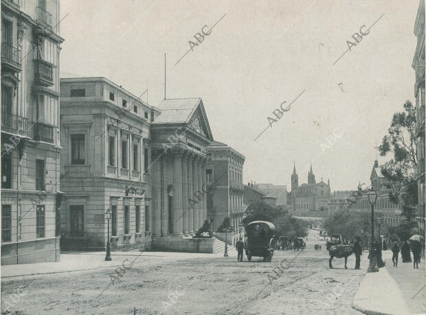 La carrera de San Jerónimo, con el edificio del Congreso de los Diputados,...