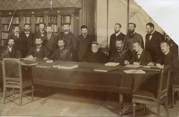 Louis Pasteur junto a sus colaboradores científicos a en la última década del S....