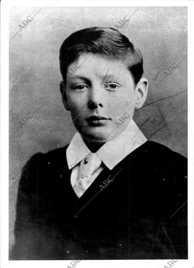 Retrato de Winston Churchill en su infancia, en 1895